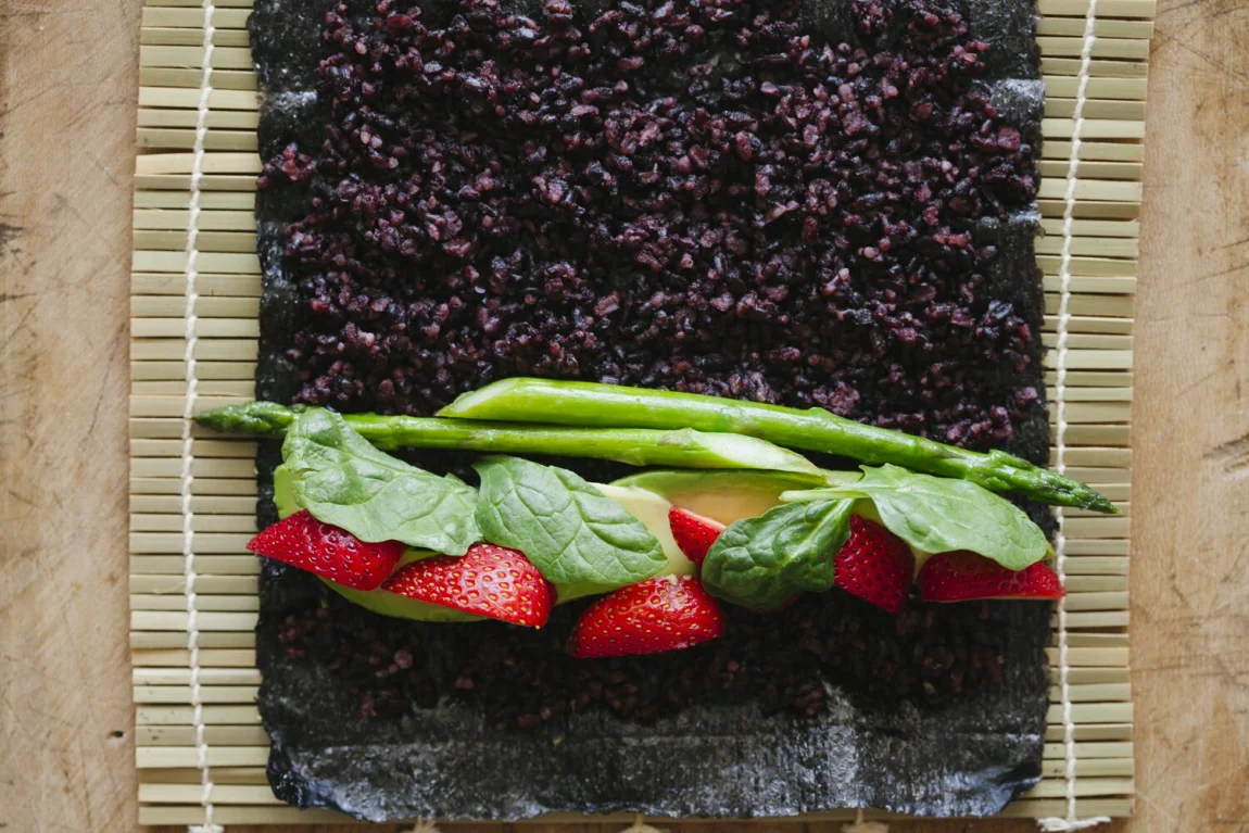 Strawberry and Asparagus Black Rice Sushi | Golubka Kitchen