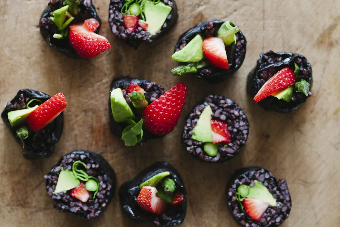 Strawberry and Asparagus Black Rice Sushi | Golubka Kitchen