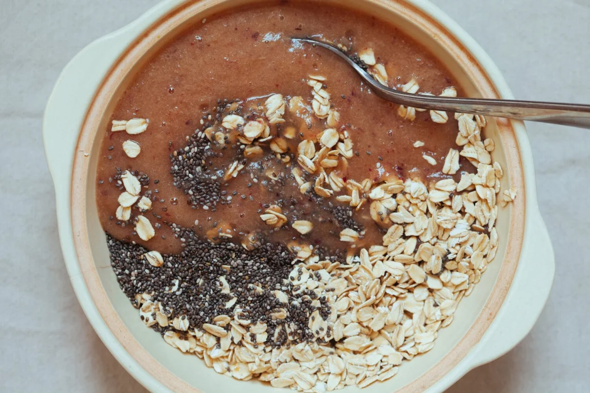 Peach and Avocado Overnight Oats with Moringa Powder | Golubka Kitchen