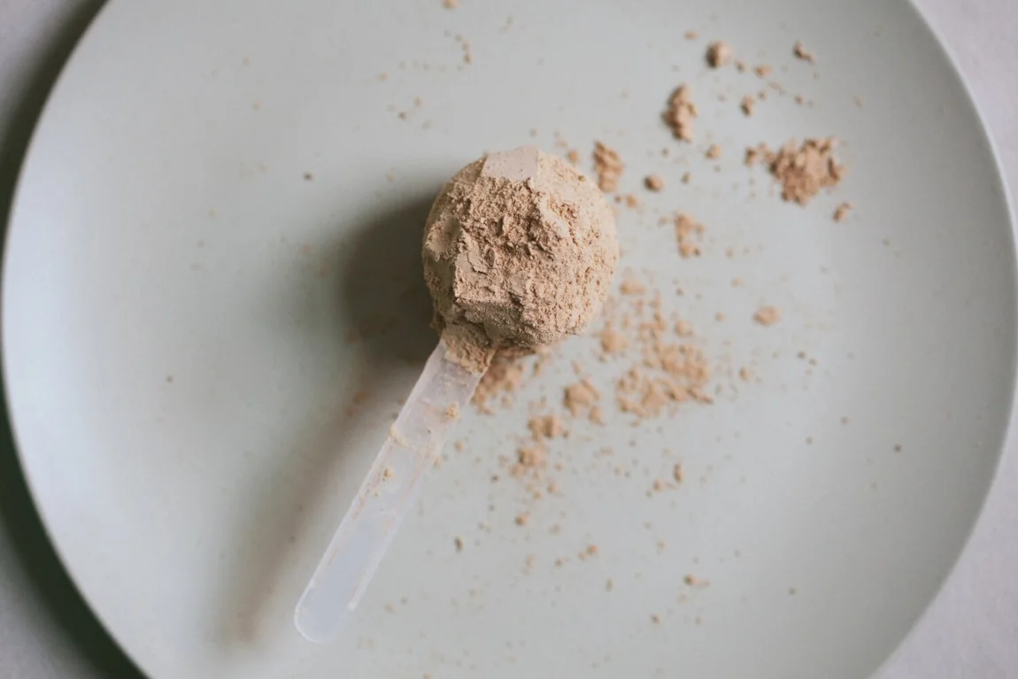 Carrot Cake Smoothie Bowl - Golubka Kitchen