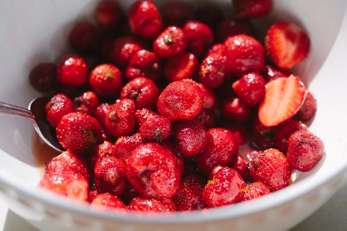Strawberry Coconut Cream Pie - Golubka Kitchen