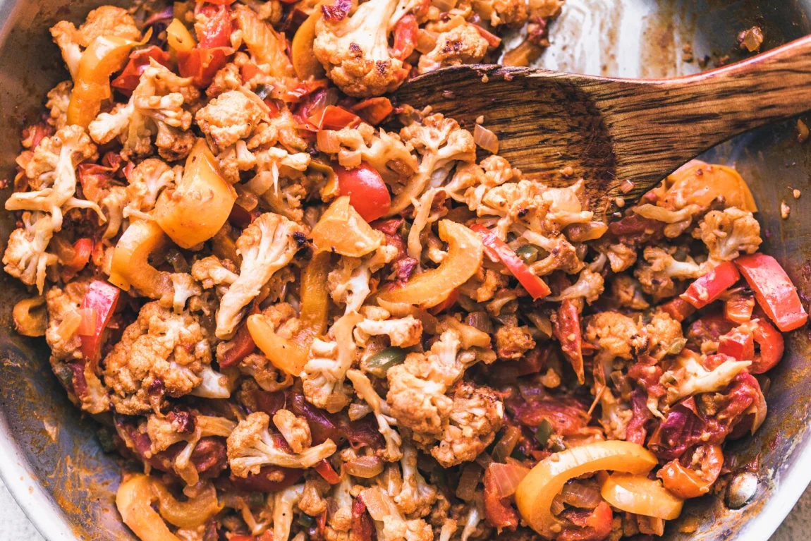 Chipotle Cauliflower Burrito Bowls - Golubka Kitchen