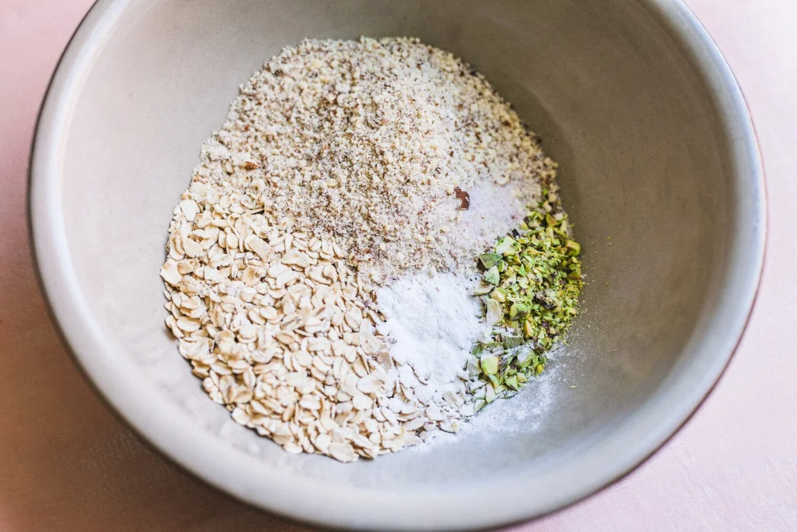 Easy Rhubarb Mango Crisp - Golubka Kitchen