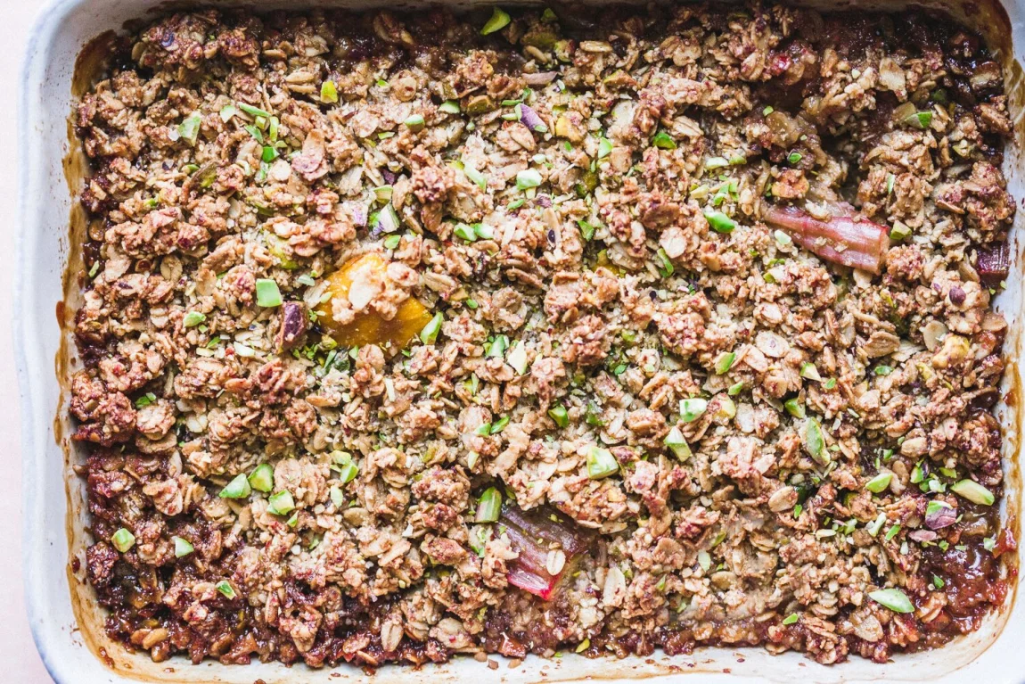 Easy Rhubarb Mango Crisp - Golubka Kitchen